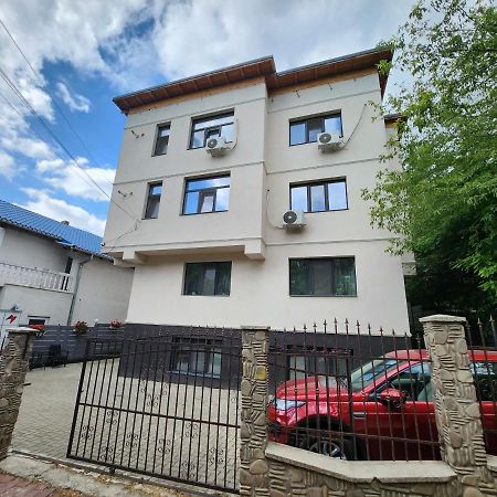 Boutique City Retreats Apartments Iasi Bagian luar foto