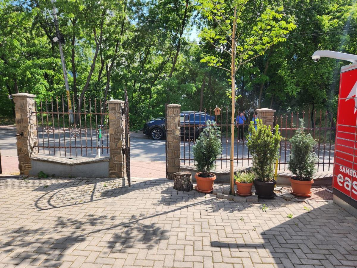 Boutique City Retreats Apartments Iasi Bagian luar foto
