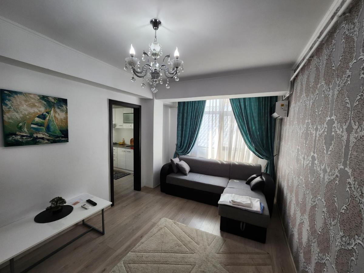 Boutique City Retreats Apartments Iasi Bagian luar foto