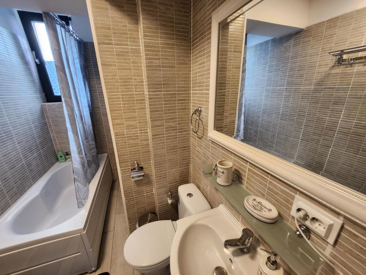 Boutique City Retreats Apartments Iasi Bagian luar foto